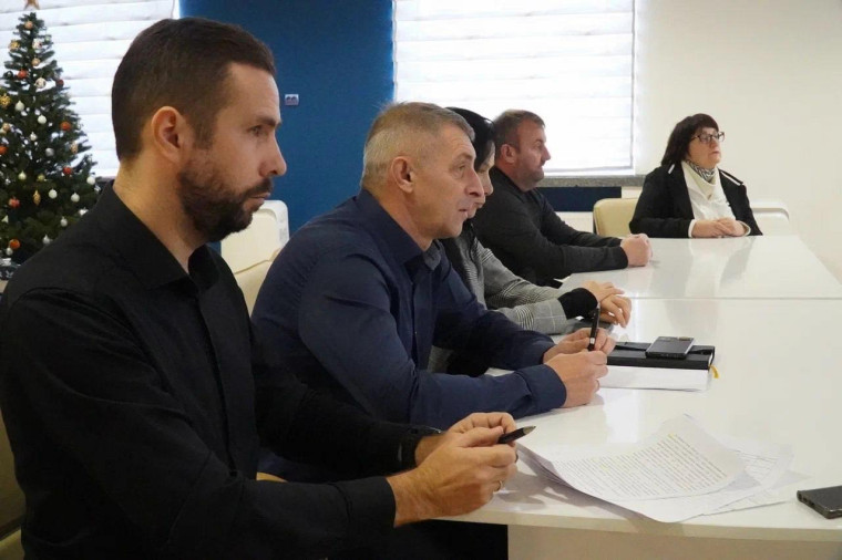 В Мелитополе прошло совещание с сельхозтоваропроизводителями, на котором обсудили план работы на 2025 год, улучшение условий ведения сельского хозяйства и доступные меры государственной поддержки для сельхозтоваропроизводителей. В Мелитополе прошло совещание с сельхозтоваропроизводителями, на котором обсудили план работы на 2025 год, улучшение условий ведения сельского хозяйства и доступные меры государственной поддержки для сельхозтоваропроизводителей.