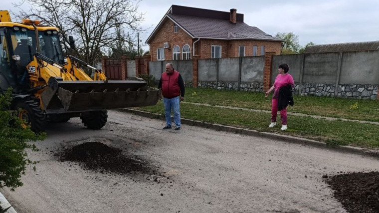 Депутат Мелитопольского городского совета помогла жителям Константиновки. Депутат Мелитопольского городского совета помогла жителям Константиновки.