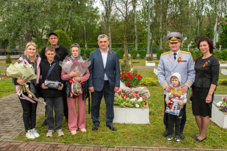 Подвиг Михаила Фролова навсегда вписан в историю освобождения нашего города. Подвиг Михаила Фролова навсегда вписан в историю освобождения нашего города.