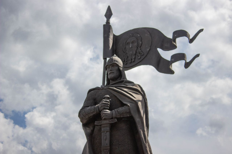 В Мелитополе состоялось возложение цветов к памятнику святому князю Александру Невскому в день 805-й годовщины со дня его рождения. В Мелитополе состоялось возложение цветов к памятнику святому князю Александру Невскому в день 805-й годовщины со дня его рождения.