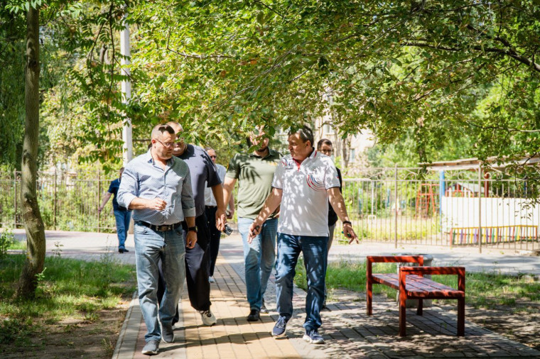 Глава городского округа Мелитополь Сергей Золотарёв вместе с коллегами провёл плановый выезд по городу. Глава городского округа Мелитополь Сергей Золотарёв вместе с коллегами провёл плановый выезд по городу.