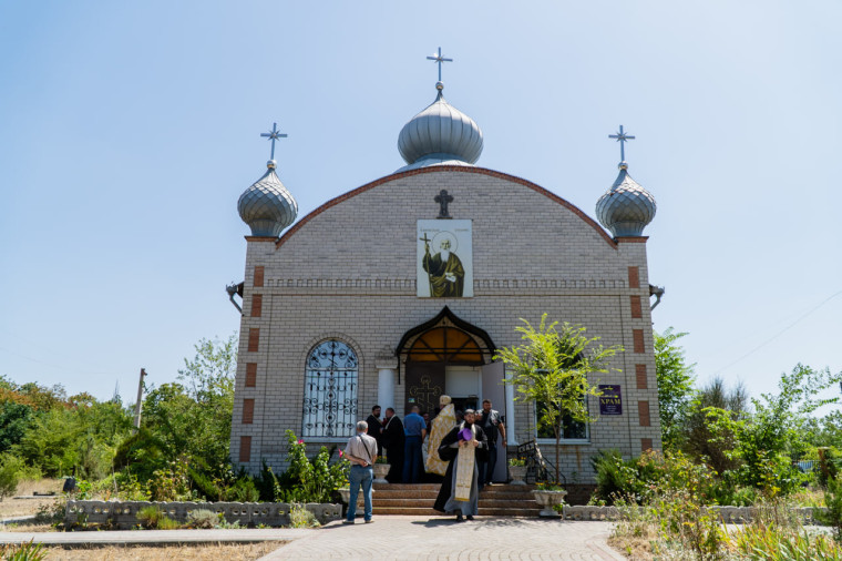 В день Крещения Руси в храме апостола Андрея Первозванного возобновились богослужения. В день Крещения Руси в храме апостола Андрея Первозванного возобновились богослужения.